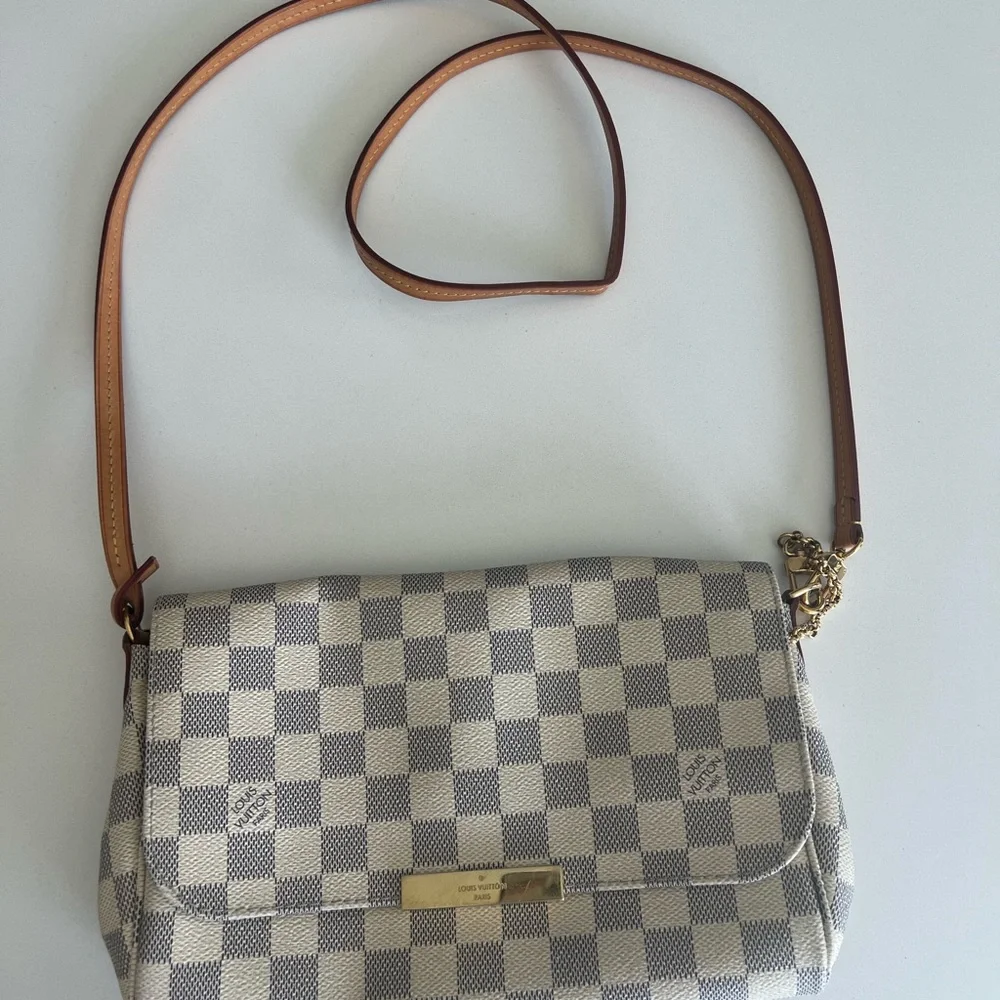 Louis Vuitton - Picture 5 of 6